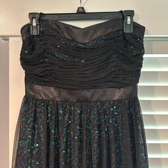 Hailey Logan by Adrianna Papell Junior Dress - Picture 5 of 12